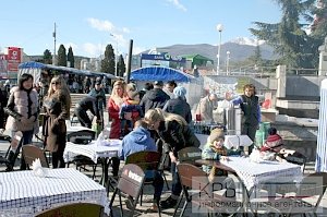 Алуштинцы попрощались с зимой на городских гуляниях