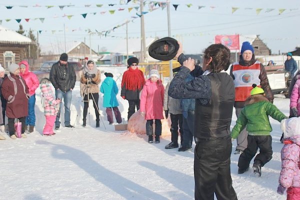 Коммунисты Тюменской области провели народные гуляния по случаю масленицы
