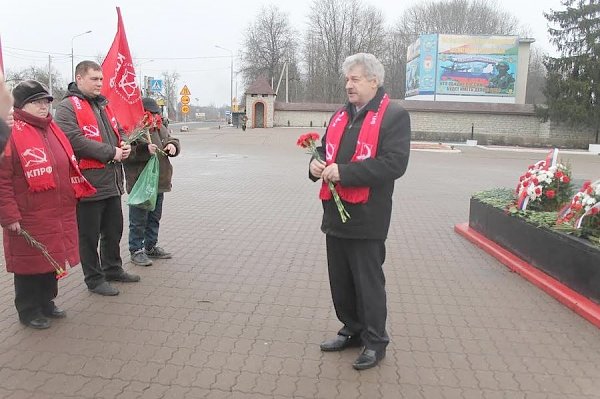 Псковская область. Коммунисты почтили память героев-десантников 6-й роты