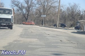 Керчане продолжают жаловаться на ужасное состояние дороги по шоссе Героев Сталинграда