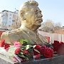 Пензенцы возложили цветы к памятнику Сталину