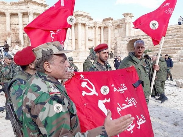 Сирийские солдаты шли на штурм Пальмиры под Красными Знаменами с гербом СССР