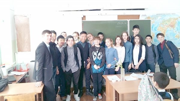 Якутские комсомольцы провели открытый урок на тему «Международный женский день — 8 Марта»