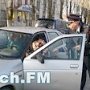 В Ленинском районе ГИБДД останавливали женщин-водителей, чтобы подарить цветы