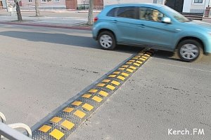 В Керчи возле детской больницы желают установить светофор или «лежачего полицейского»