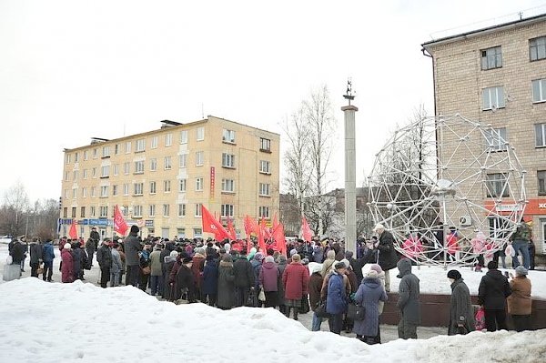 В Петрозаводске около пятисот человек вышли на митинг протеста, организованный КПРФ