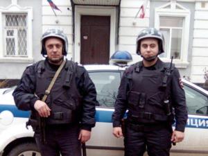 В Алуште задержали мужчину, который прогуливался с самодельным пистолетом