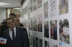 В столице Крыма открыли выставку художественных работ, посвященных «Крымской весне»