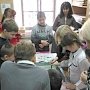 Для юных крымчан в Симферополе провели арт-терапию и мастер-класс по эбру