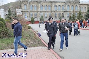 В Керчи сотрудники полиции забрали квадрокоптер у мужчины