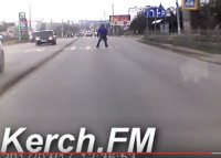 В Керчи пешеходы кидаются под колеса на «красный»