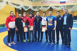 Юношеская сборная Крыма по греко-римской борьбе завоевала четыре медали на первенстве ЮФО в Сочи