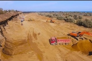 В Керчи продолжают незаконно добывать песок