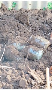 В Керчи мужчина закопал в своем огороде бутыли с наркотиками