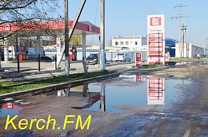 В Керчи на Полевой около 4 утра прошёл аварийный разлив нефтепродуктов