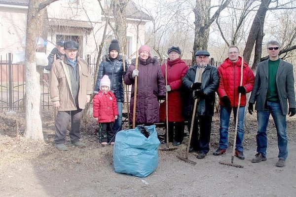 Псковские коммунисты провели традиционный субботник на территории «Домика «Искры»