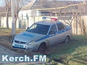 Под Керчью полицейским пришлось стрелять в угонщика, который таранил их авто