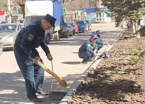 Традиционный субботник у крымских спасателей