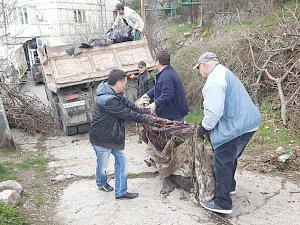 Более треё тысяч ялтинцев вышли на субботник