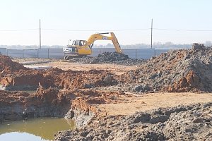 В городе Саки продолжают реконструкцию набережной вдоль лечебного озера