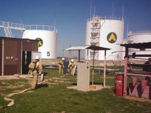 Крымские спасатели тушили условный пожар в ёмкости для хранения топлива