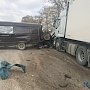 На трассе в Крыму фура задавила человека, ещё двое пострадали