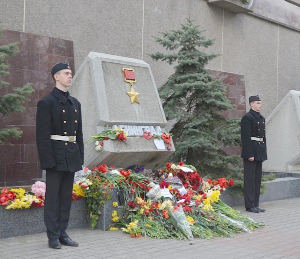 Севастопольские коммунисты и комсомольцы приняли участие в митинге памяти жертв теракта в Санкт-Петербурге