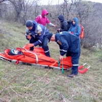 Крымские спасатели оказали помощь двум пострадавшим туристам