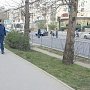 В столице Крыма возле 6-й горбольницы несколько дней невозможно перейти дорогу