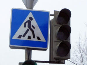 В крымской столице ремонт светофора проводят в «шапках-невидимках»