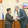 Аксёнов в День Конституции Республики Крым вручил медали учителям и работникам сельского хозяйства