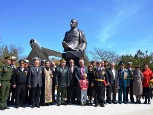 Памятник Карбышеву открыли в Евпатории