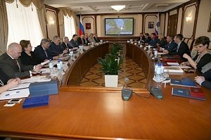 Парламентарии Республики Крым и Ленинградской области обменялись опытом по ключевым направлениям работы