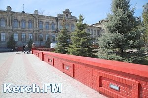 В Керчи отремонтировали только одну подпорную стенку из красного кирпича