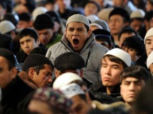 Поели… теперь можно и поспать: новый закон под шумок позволит загнать в Крым весь Узбекистан