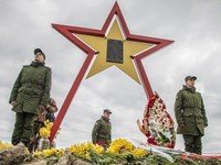 В поселке Глазовка торжественно открыли памятный знак «Звезда»