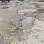 «Балаклавский тупик»: жители разбитой улицы Симферополя оставляют на столбах брутальные послания дорожникам (ФОТО, СКРИН)