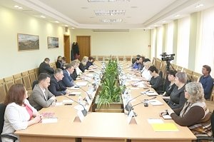 В крымском парламенте прошел «круглый стол» на тему доступности дошкольного образования в республике
