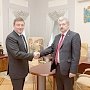 Лидер коммунистов Псковской области Петр Алексеенко встретился с губернатором