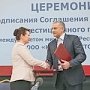 В рамках ЯМЭФ Сергей Аксёнов подписал ряд документов о реализации в Крыму инвестиционных проектов