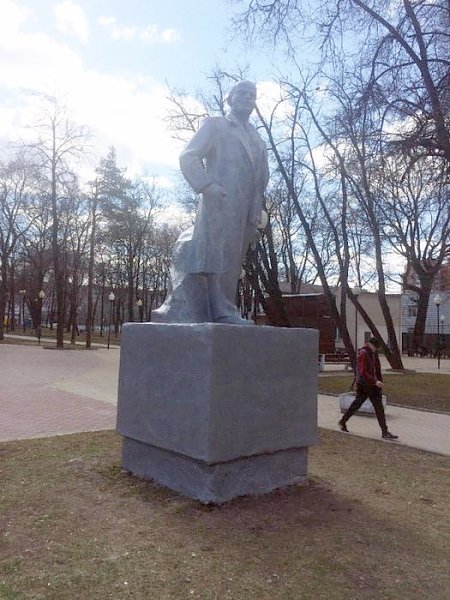 Рязань. Железнодорожный райком КПРФ организовал ремонт памятника В.И. Ленину
