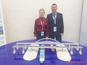 Макет Керченского моста представили на Ялтинском форуме