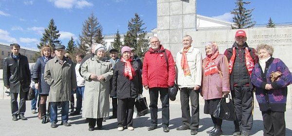 В Кургане коммунисты и их сторонники провели серию мероприятий, посвященных В.И.Ленину