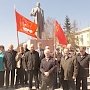 Кемеровская область. Коммунисты в день 147-й годовщины со дня рождения В.И.Ленина возложили цветы к каждому памятнику в городе и районе