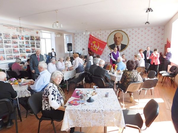 Оренбургские коммунисты чествовали «Детей войны»