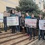 Студенты КФУ на пикете потребовали отставки Донича