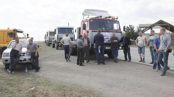 Республика Хакасия. Дальнобойщики ударили автопробегом по «ПЛАТОНУ»