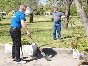 Сотрудники Главного управления МЧС России приняли участие в общегородском субботнике