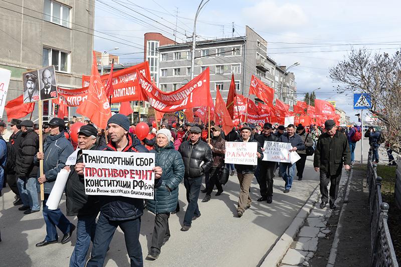 Партия май. Первомайские колонны. Шествие в Красном в Красноярске.