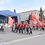Тувинские коммунисты приняли участие в праздничном шествии, посвященному Первомаю